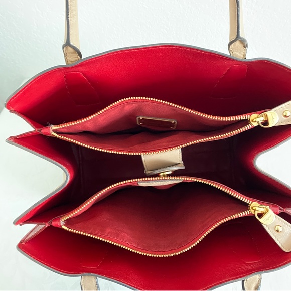 Salvatore Ferragamore beige organizer tote bag - Picture 11 of 16